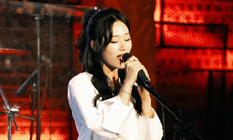 Ca sĩ Xiri "trình làng" MV đầu tay "Chờ em lớn nhé"