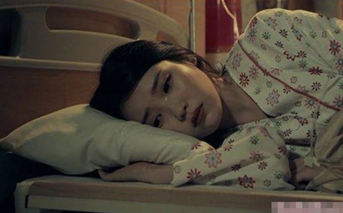 Cảnh tượng kinh hoàng sau cánh cửa khóa trái: Người chồng sững sờ khi phát hiện bí mật của vợ