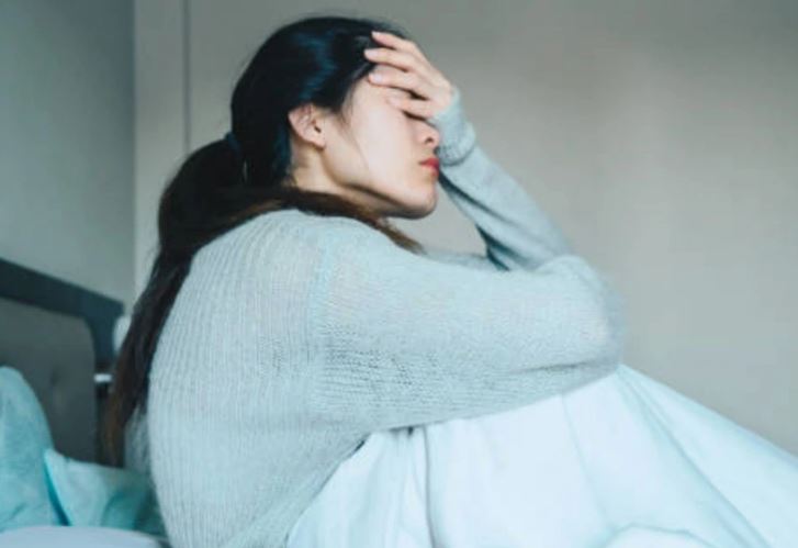 Hủy hôn sau tệp ảnh dưới đệm ghế: Sự thật gây sốc tại nhà mẹ chồng tương lai