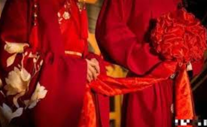 Người xưa có câu: “Cưới vợ tùy miệng, lấy chồng tùy tay”, câu này có ý nghĩa gì?