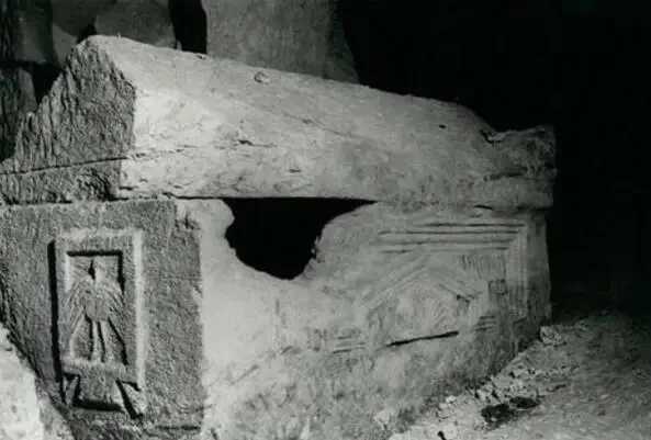 L&#xE3;o n&#xF4;ng &#x111;&#xE0;o &#x111;&#x1EA5;t ph&#xE1;t hi&#x1EC7;n l&#x1EDB;p &#x111;&#xE1; cu&#x1ED9;i k&#x1EF3; l&#x1EA1;, chuy&#xEA;n gia: &#x201C;Ch&#xF4;n l&#x1EA1;i &#x111;i, 13 n&#x103;m n&#x1EEF;a kho b&#xE1;u xu&#x1EA5;t hi&#x1EC7;n&#x201D;!