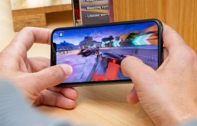 iPhone 11 Pro giảm sâu, iPhone 3 mắt rẻ nhất tại Việt Nam, camera zoom 2x vẫn trên cơ iPhone 16