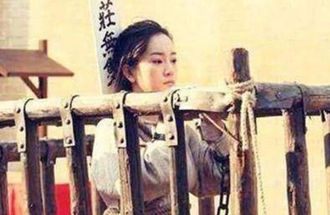 Tại sao nữ tù nhân thời cổ đại lại cởi áo khi bị chặt đầu? Lý do không nói nên lời