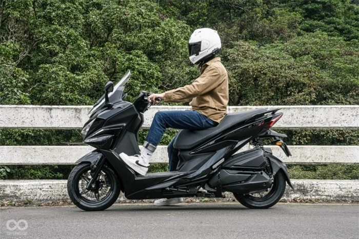 Ra mắt ‘quái thú xe ga’ 250cc mới thiết kế đẹp long lanh, trang bị vượt mặt Honda SH, giá cực dễ mua ảnh 6