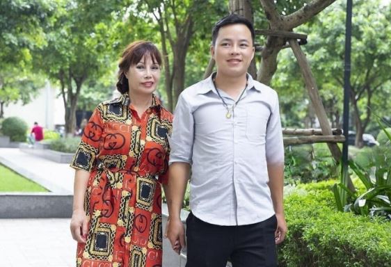 Zoom cận nhan sắc của ‘cô dâu 62 tuổi’ qua camera thường sau nhiều lần ‘dao kéo’ gây ngỡ ngàng