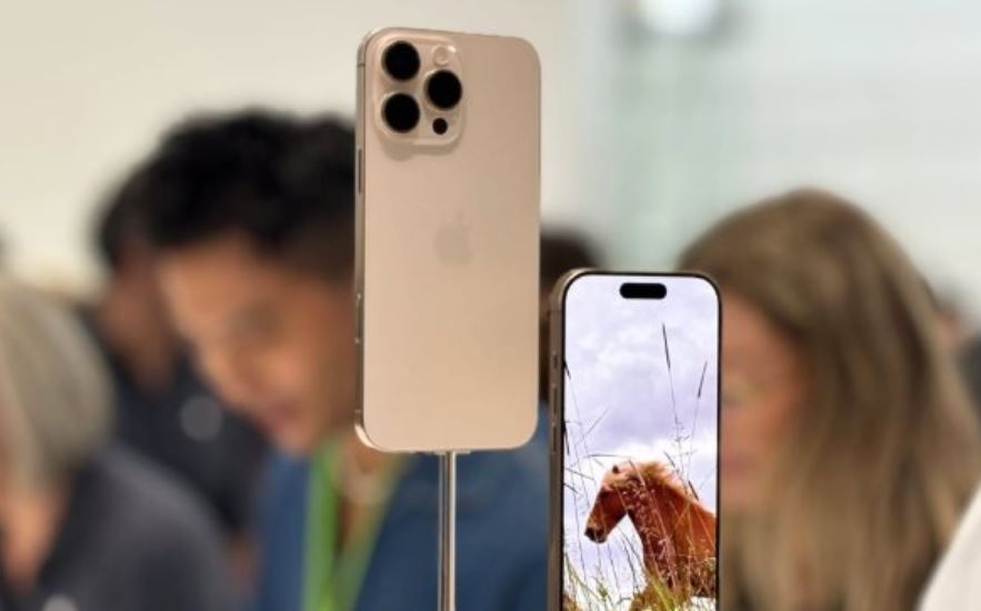 Từng cháy hàng khi ra mắt, iPhone 16 màu titan sa mạc giờ giảm sâu: Giá các phiên bản giảm gần 3 triệu