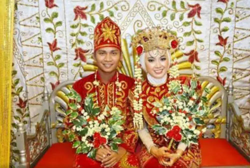 Bộ lạc ở Indonesia cấm vợ chồng mới cưới sử dụng nhà vệ sinh trong 3 ngày