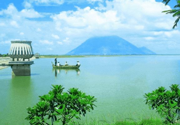 Hồ nước nhân tạo nào lớn nhất Việt Nam?