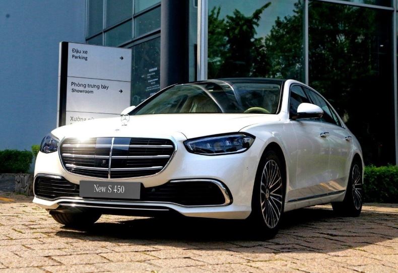 Xả kho cuối năm, Mercedes-Benz giảm giá mạnh loạt xe sang - cao nhất tới 300 triệu đồng