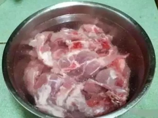 Đừng rửa thịt lợn bằng nước, hãy học “thủ thuật” này và chất bẩn sẽ tự bong ra, thật đáng tiếc nếu bạn không biết