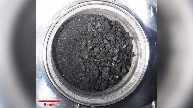 Mẫu vật tàu vũ trụ Nhật đem về Trái đất đầy sinh vật khó hiểu