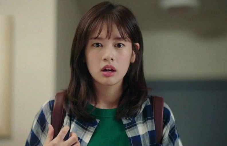 Mất đôi dép, mở camera kiểm tra, nàng dâu phát hiện bí mật "động trời" của mẹ chồng