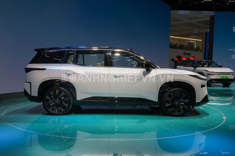 Cận cảnh SUV hoàn toàn mới của Toyota: Thiết kế ấn tượng, công suất 201 mã lực, giá gần 330 triệu đồng