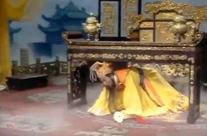 Tại sao Ngọc Hoàng trong 'Tây Du Ký' lại bị Tôn Ngộ Không làm cho xấu hổ và sợ hãi đến trốn cả vào gầm bàn?