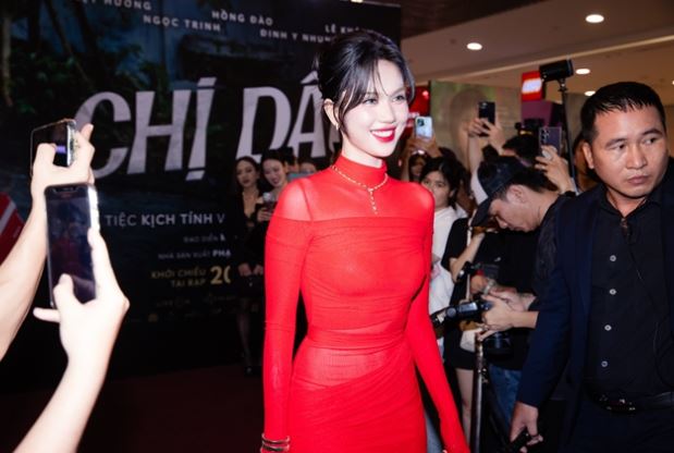 Ngọc Trinh sắc vóc mơn mởn gây sốt MXH, tuyên bố thẳng 1 câu về chuyện nghỉ chơi với Vũ Khắc Tiệp