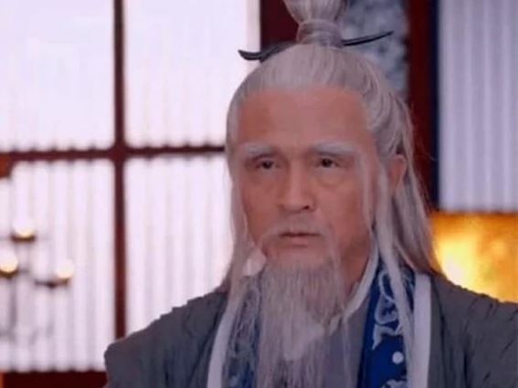 Ng&#x1B0;&#x1EDD;i c&#xF3; kh&#x1EA3; n&#x103;ng ti&#xEA;n tri nh&#x1B0; th&#x1EA7;n, s&#xE1;nh ngang v&#x1EDB;i Gia C&#xE1;t L&#x1B0;&#x1EE3;ng l&#xE0; ai?