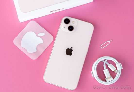 Giá iPhone 13 rẻ chưa từng có kể từ khi ra mắt, bản màu hồng đẹp không kém iPhone 16, vẫn đủ sức chiến Galaxy S24