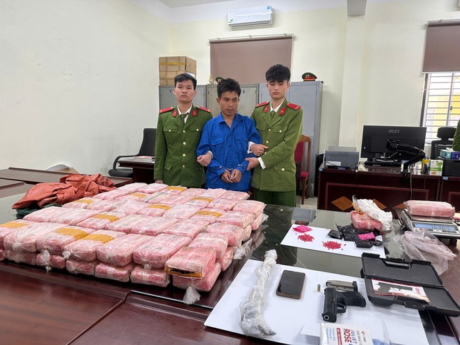 C&#x1EA3;nh s&#xE1;t bao v&#xE2;y &#x111;i&#x1EC3;m t&#x1EAD;p k&#x1EBF;t ma t&#xFA;y, c&#xE1;c &#x111;&#x1ED1;i t&#x1B0;&#x1EE3;ng d&#xF9;ng s&#xFA;ng ch&#x1ED1;ng tr&#x1EA3;