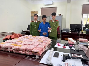 Cảnh sát bao vây điểm tập kết ma túy, các đối tượng dùng súng chống trả