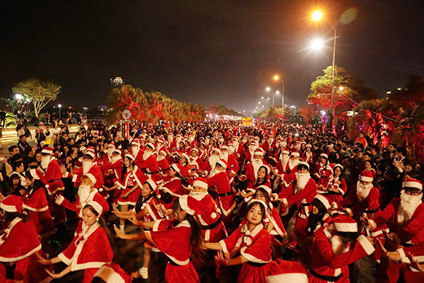 Đà Nẵng khai mạc lễ hội đón giáng sinh, chào năm mới