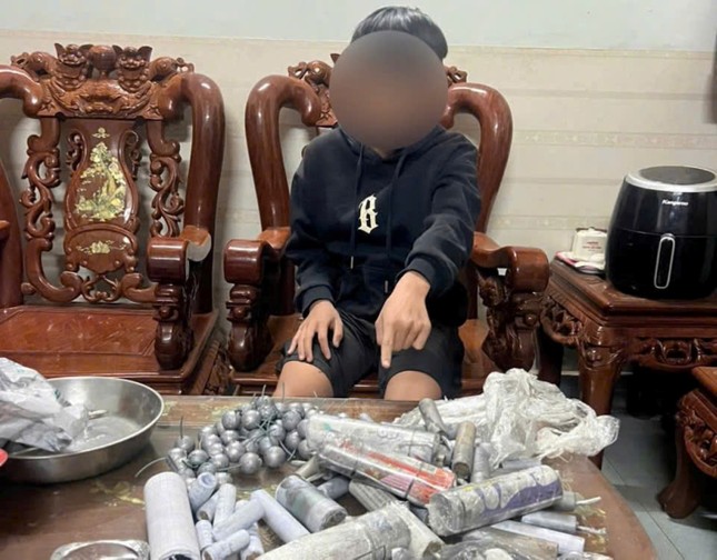 Cảnh báo tình trạng học sinh lên mạng học cách chế tạo pháo nổ để chơi Tết