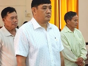 Nhóm bị cáo Trung tâm đăng kiểm xe cơ giới Kiên Giang nhận tổng mức án 14 năm tù
