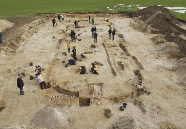 Phát hiện hội trường 3.000 năm tuổi, nghi vấn là của vị vua bí ẩn được mai táng trong quan tài vàng