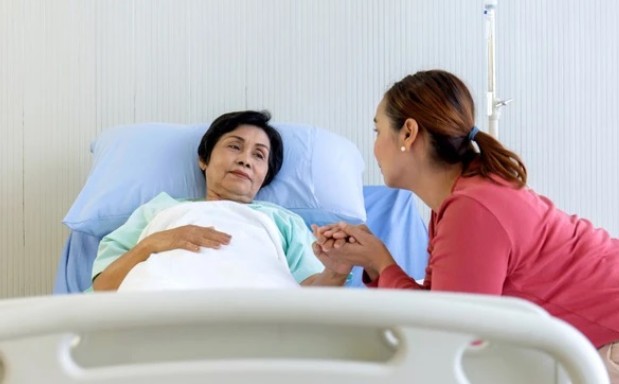 Chăm sóc mẹ chồng suốt 13 năm nhưng không có tên trong di chúc: Sau khi bà mất 5 ngày, tôi được yêu cầu đến ngân hàng