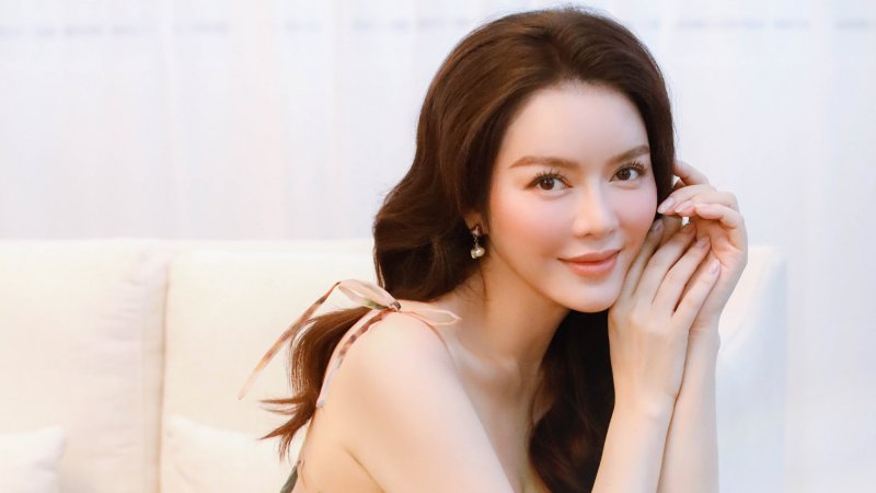 Thực hư tin đồn Lý Nhã Kỳ "yêu cầu đóng phí gặp mặt"