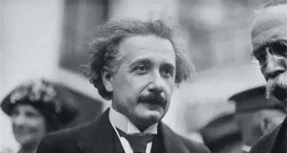 Trong số 10 nhà khoa học vĩ đại nhất thế giới, Einstein chỉ có thể đứng thứ ba được công nhận là người toàn diện