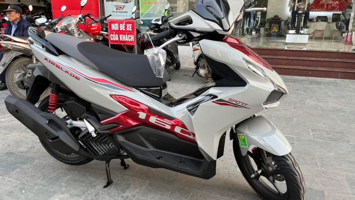 Giá xe Honda Air Blade 2025 cuối tháng 12/2024 hạ cực sâu: Dân tình ồ ạt mua chơi Tết vì quá rẻ