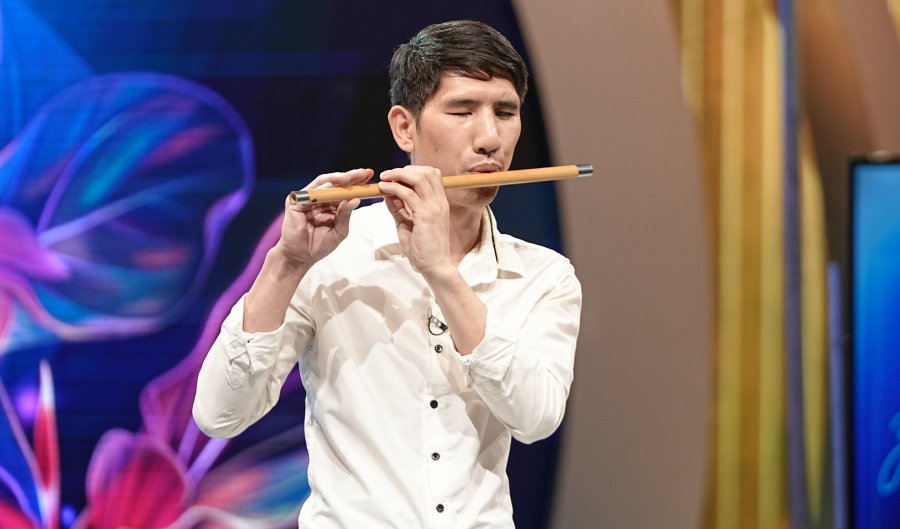 Chàng trai khiếm thị và trái tim ngập tràn yêu thương