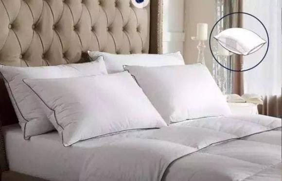 Vì sao khách sạn luôn luôn có 4 gối? Chuyên gia 'vạch trần' sai lầm tai hại khi sử dụng