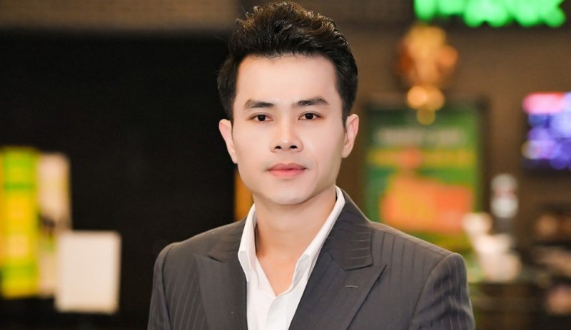 Cuộc đời như phim của nam ca sĩ xứ Nghệ Lê Vĩnh Toàn