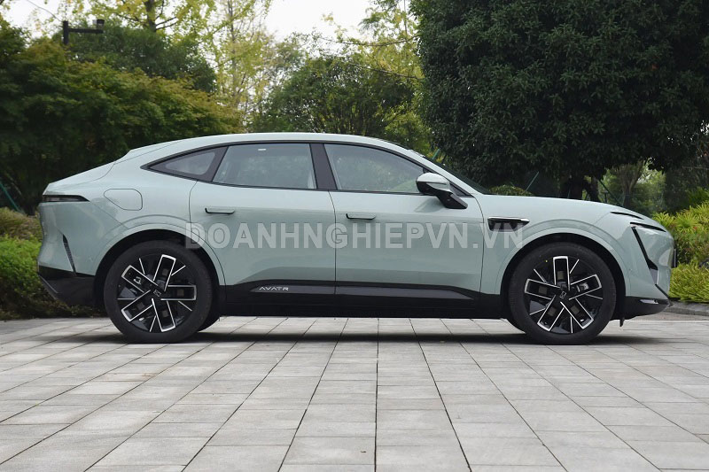 Xe gầm cao công suất 539 mã lực, nội thất tiện nghi, giá hơn 900 triệu đồng