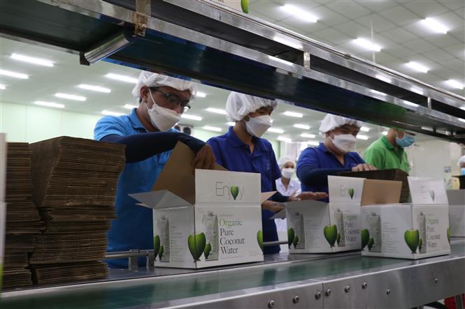 Bước đệm cho tăng trưởng từ giảm 2% thuế VAT