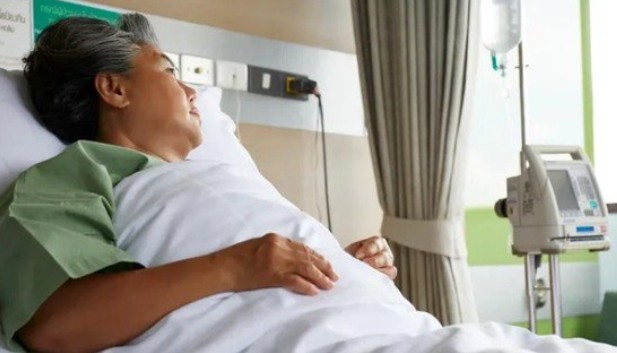 Con tròn 1 tuổi anh rể mở tiệc linh đình, tàn tiệc anh nói 1 câu bố tôi ốm liệt giường