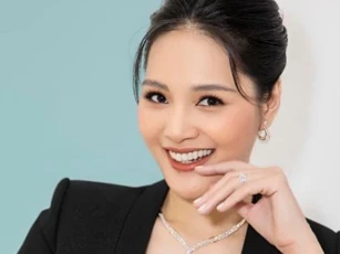 Hoa hậu đẹp nhất Châu Á 2009 lấy chồng Trung Quốc than thở: 'Tôi làm 2, 3 công việc'