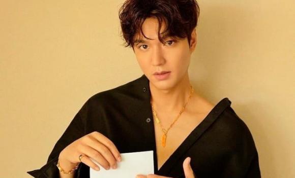 Đâu là bức ảnh đáng xấu hổ của nam tài tử Lee Min Ho khiến anh muốn xoá nhất?