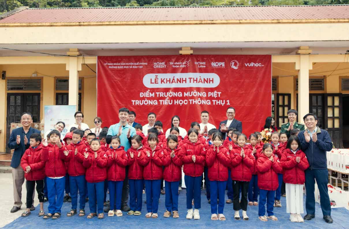 Học sinh điểm trường biên giới Mường Piệt có lớp học mới