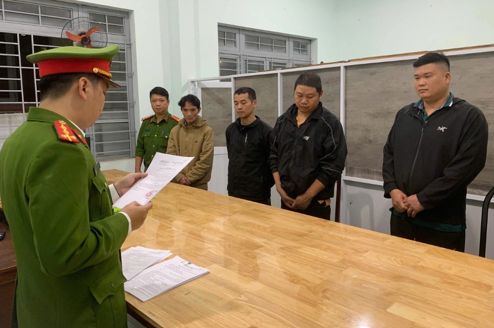 V&#x1EE5; ph&#xE1;t hi&#x1EC7;n gi&#xE1; &#x111;&#x1ED7; &#x111;&#x1ED9;c h&#x1EA1;i d&#xF9;ng ch&#x1EA5;t c&#x1EA5;m g&#xE2;y n&#xE3;o &#xFA;ng th&#x1EE7;y, d&#x1ECB; t&#x1EAD;t b&#x1EA9;m sinh: M&#x1ED9;t c&#x1A1; s&#x1EDF; khai b&#xE1;n cho si&#xEA;u th&#x1ECB; B&#xE1;ch H&#xF3;a Xanh 350-400kg/ng&#xE0;y