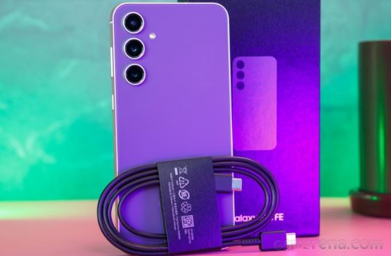 Galaxy S23 FE chốt giá cực rẻ cuối tháng 12, là AI Phone giá rẻ nhất hiện nay, ‘chặt đẹp’ iPhone 12