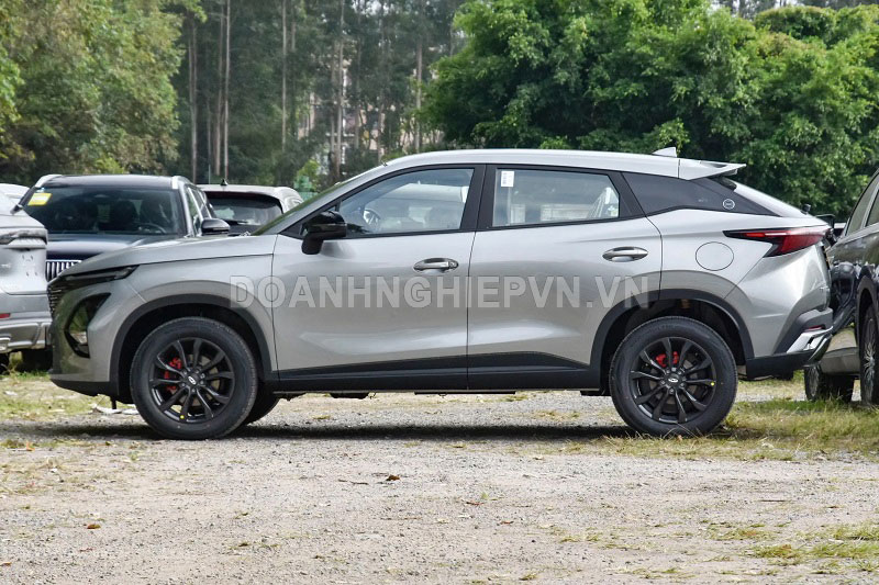 SUV hạng B động cơ tăng áp, thiết kế cá tính, giá gần 230 triệu đồng