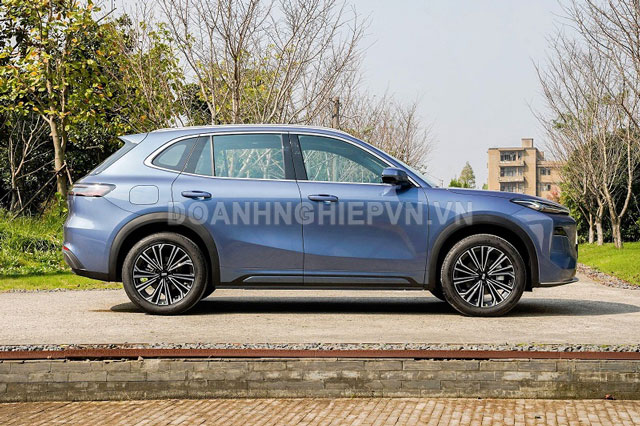 SUV hạng C công suất 328 mã lực, ‘uống xăng như ngửi’, giá ngang Kia Morning