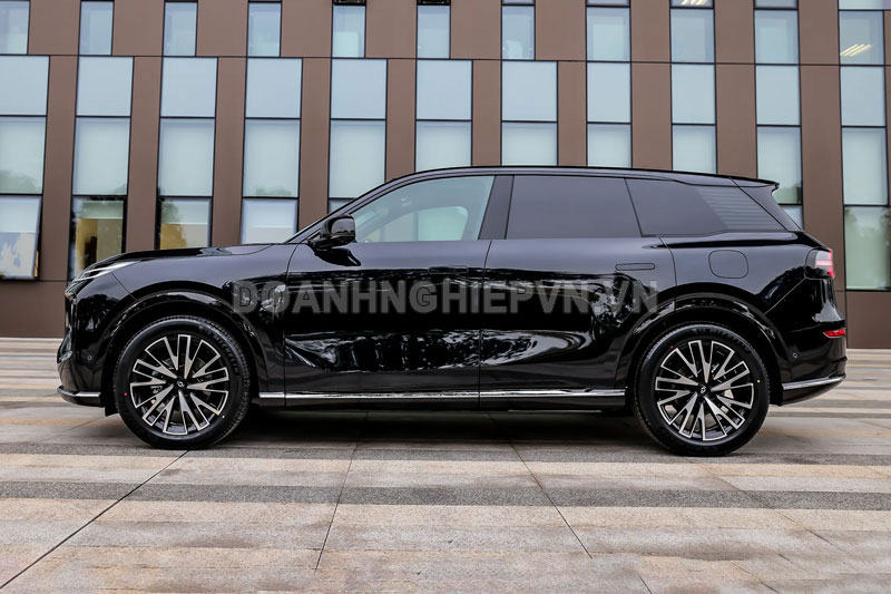 SUV dài hơn 4,8 mét, siêu thiết kiệm xăng, thiết kế miễn chê, giá gần 660 triệu đồng