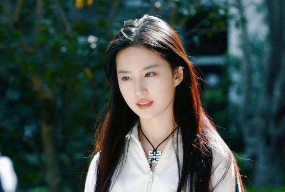 Tại sao Lưu Diệc Phi không có ai theo đuổi khi còn đi học? Sau khi xem ảnh sinh viên, cư dân mạng cho rằng: Không xứng đáng