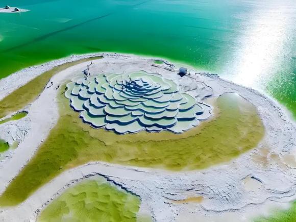 Ngay gần Việt Nam có một hồ nước giá trị 12 nghìn tỷ, hồ nước chứa 'báu vật' gì mà đắt đỏ đến vậy?