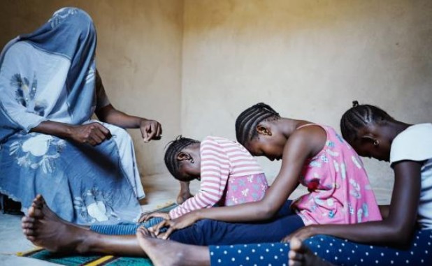 Rùng mình hủ tục cắt bộ phận sinh dục của bé gái từ sơ sinh đến 15 tuổi: Những đau đớn cả thể xác lẫn tinh thần