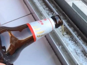 Đổ bia lên bậu cửa sổ và khám phá những công dụng thần kỳ mà 10 người thì 9 người chưa hề biết đến