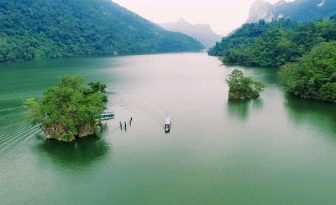 Hồ nước ngọt lớn nhất Việt Nam đẹp như tranh vẽ, tuổi đời hơn 200 triệu năm nằm ở tỉnh nào?